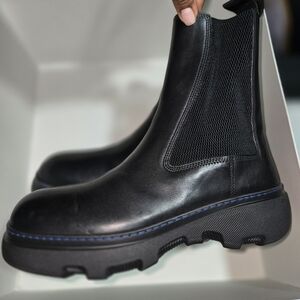 BURBERRY Black Chelsea Boots
